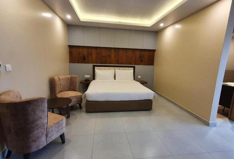 هتل Palm International