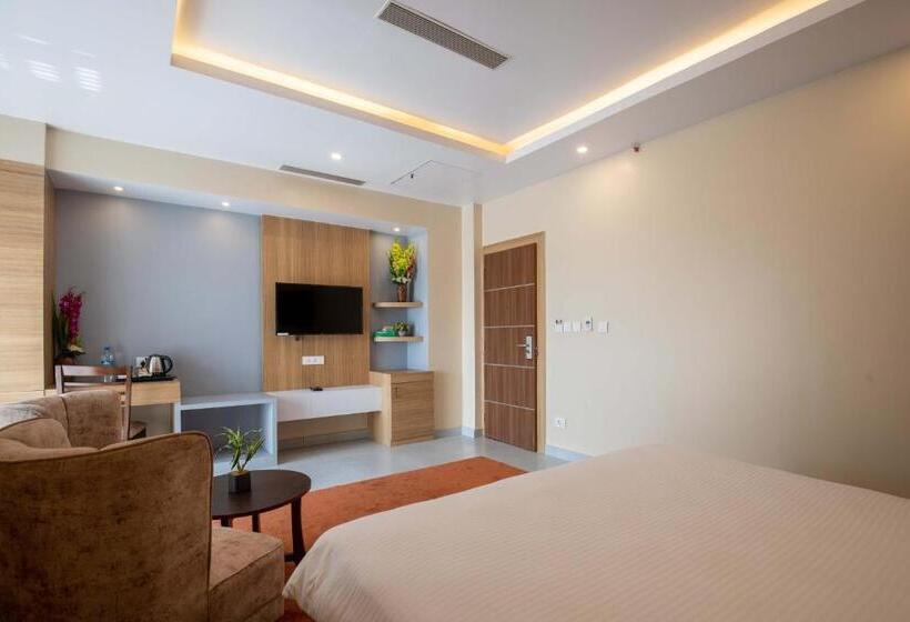 هتل Palm International