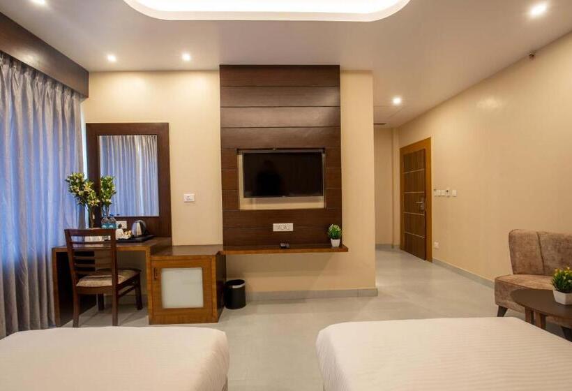 هتل Palm International