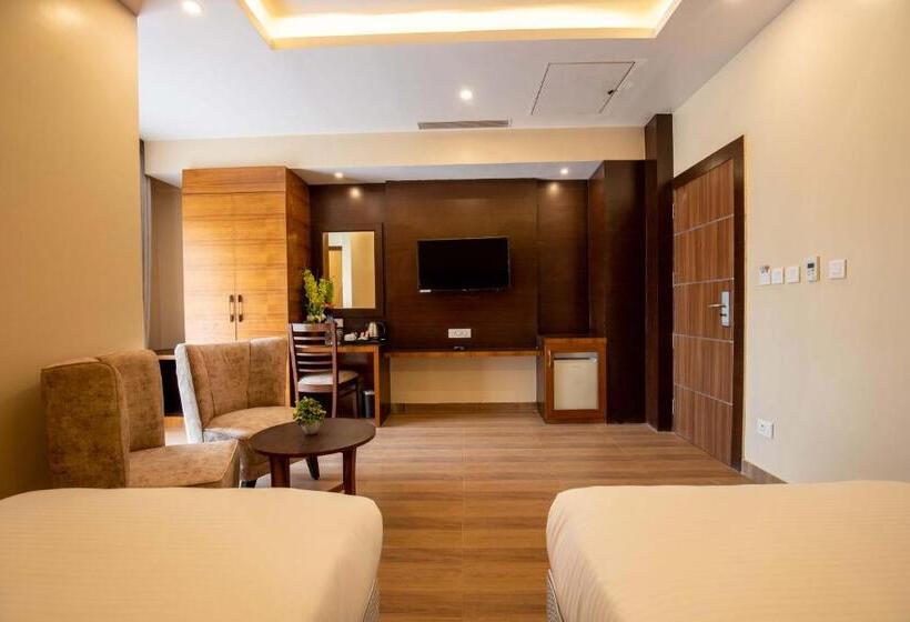 هتل Palm International