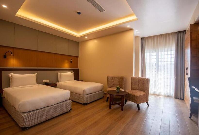 هتل Palm International