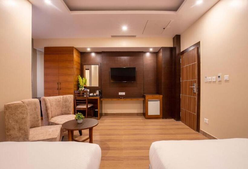 هتل Palm International