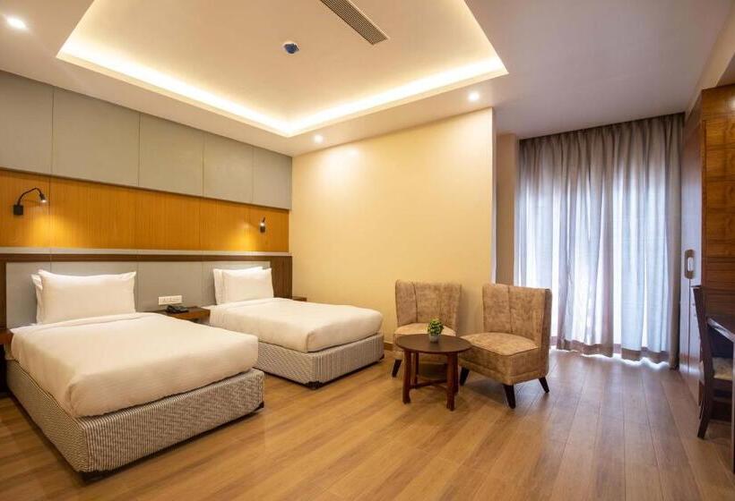 هتل Palm International