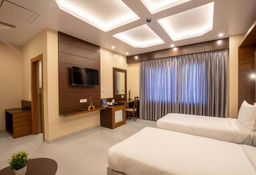 هتل Palm International