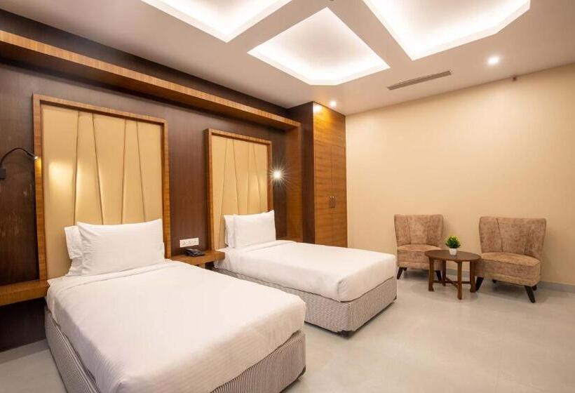 هتل Palm International