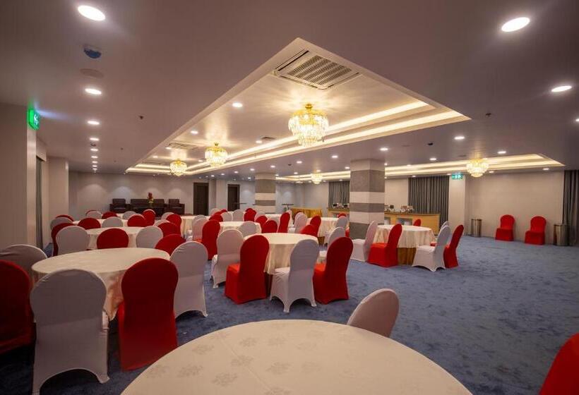 هتل Palm International