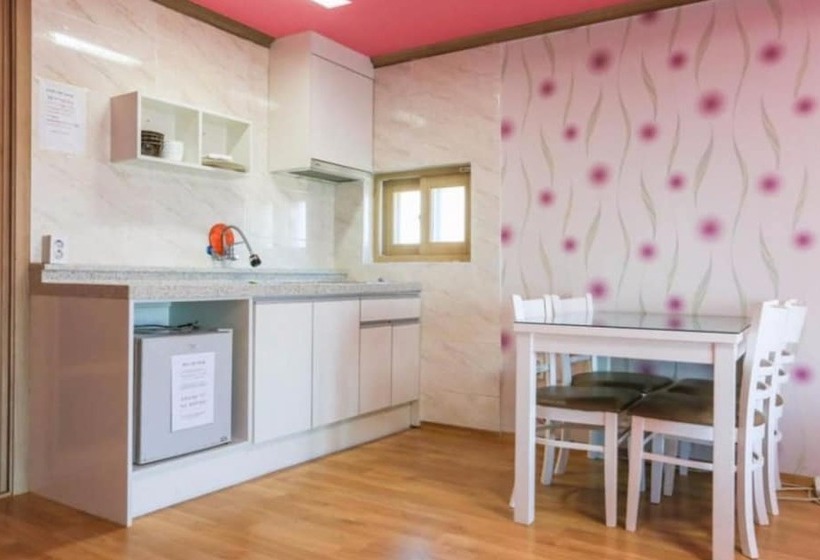 Hwaseong Badahyanggi Pension