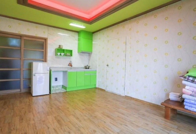 Hwaseong Badahyanggi Pension