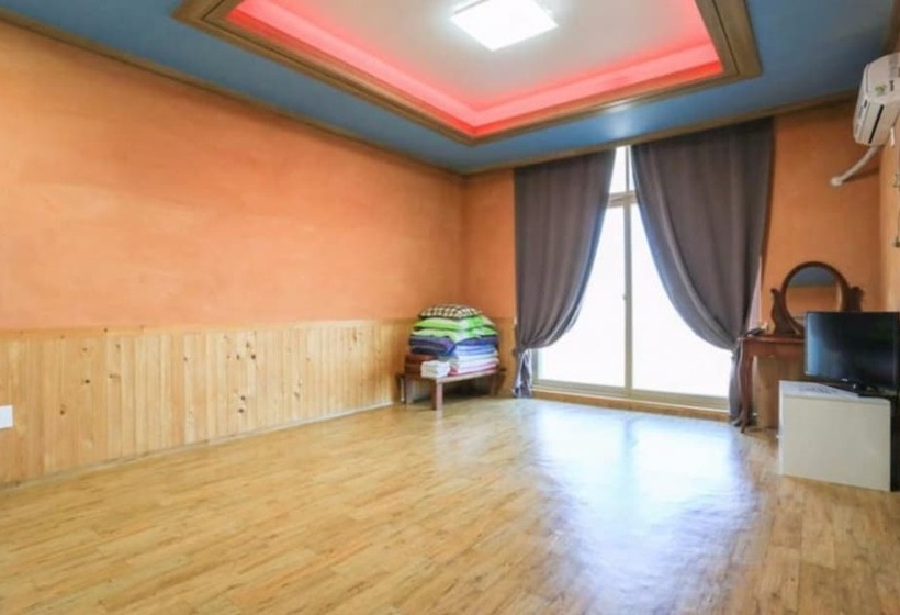 Hwaseong Badahyanggi Pension