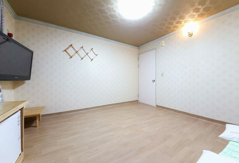 Motel Yeosu Hakdong Hill