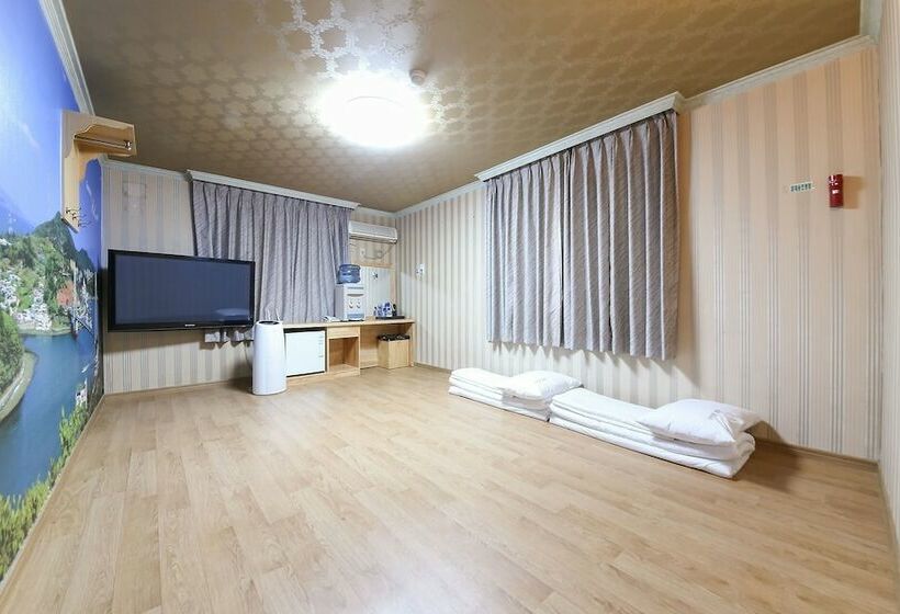Motel Yeosu Hakdong Hill