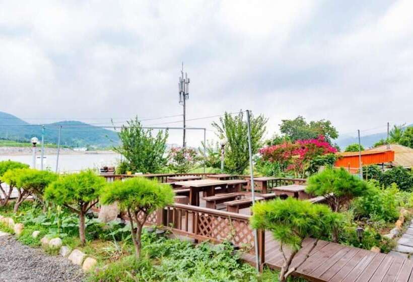 Namhaeseommaeulbada Pension