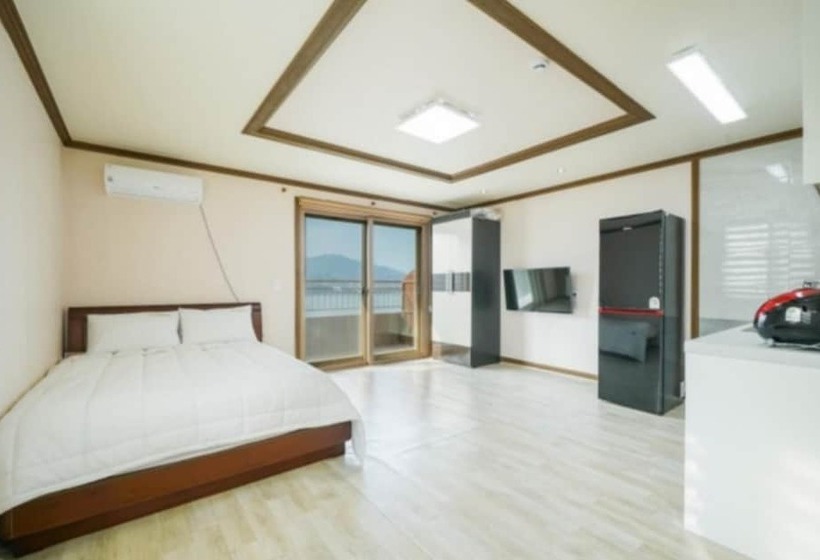 Namhaeseommaeulbada Pension