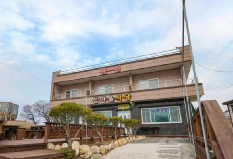 Namhaeseommaeulbada Pension