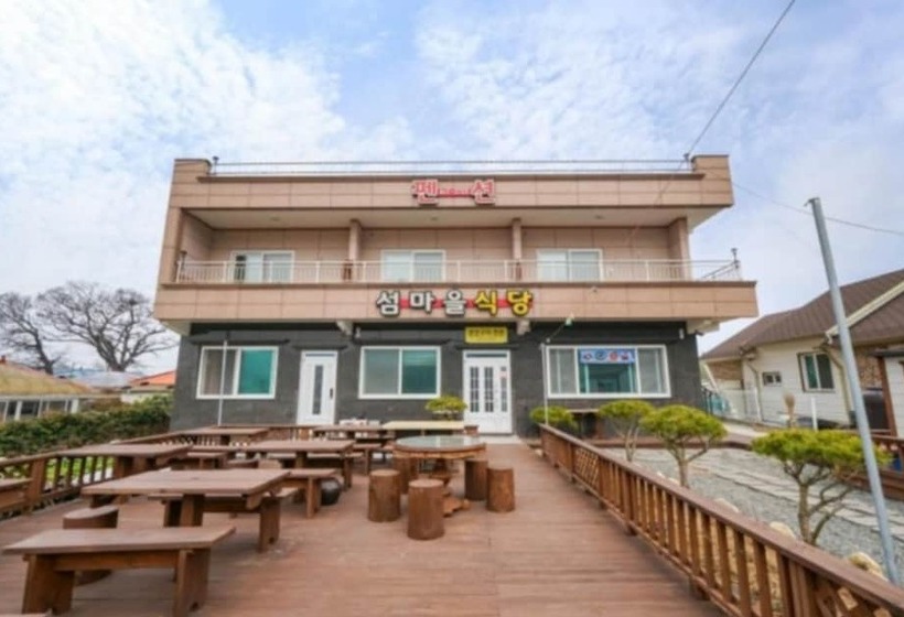Namhaeseommaeulbada Pension