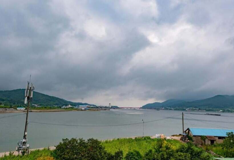 Namhaeseommaeulbada Pension