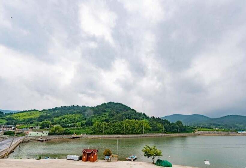 Namhaeseommaeulbada Pension