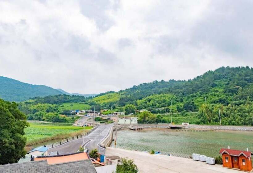 Namhaeseommaeulbada Pension