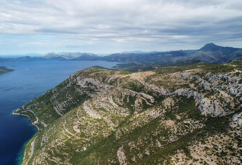 اقامتگاه Amber S Place, Cosy House With Pool And Sea Views