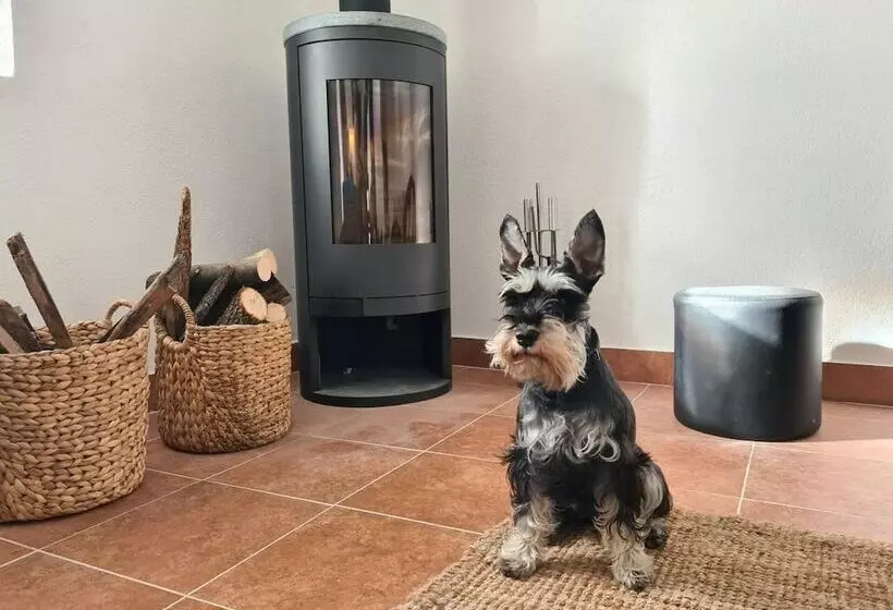 اقامتگاه Amber S Place, Cosy House With Pool And Sea Views