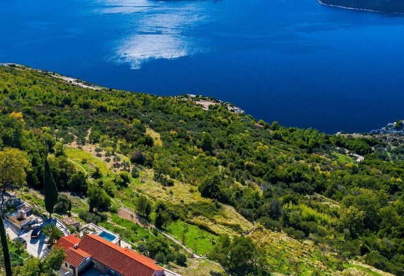 اقامتگاه Amber S Place, Cosy House With Pool And Sea Views