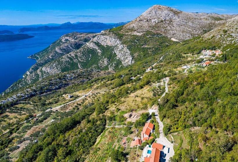 اقامتگاه Amber S Place, Cosy House With Pool And Sea Views