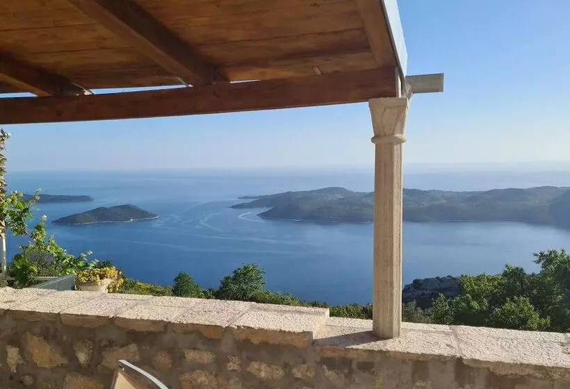 اقامتگاه Amber S Place, Cosy House With Pool And Sea Views