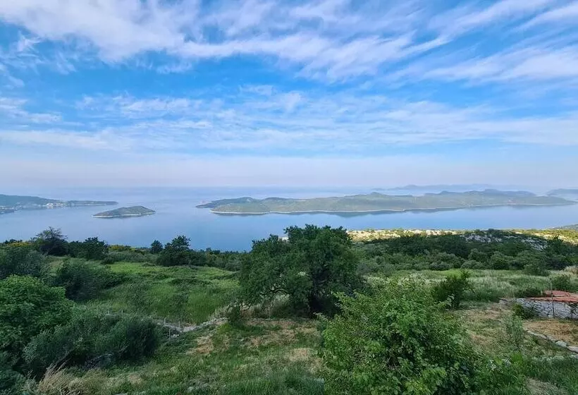 اقامتگاه Amber S Place, Cosy House With Pool And Sea Views