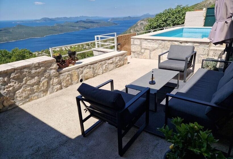 اقامتگاه Amber S Place, Cosy House With Pool And Sea Views