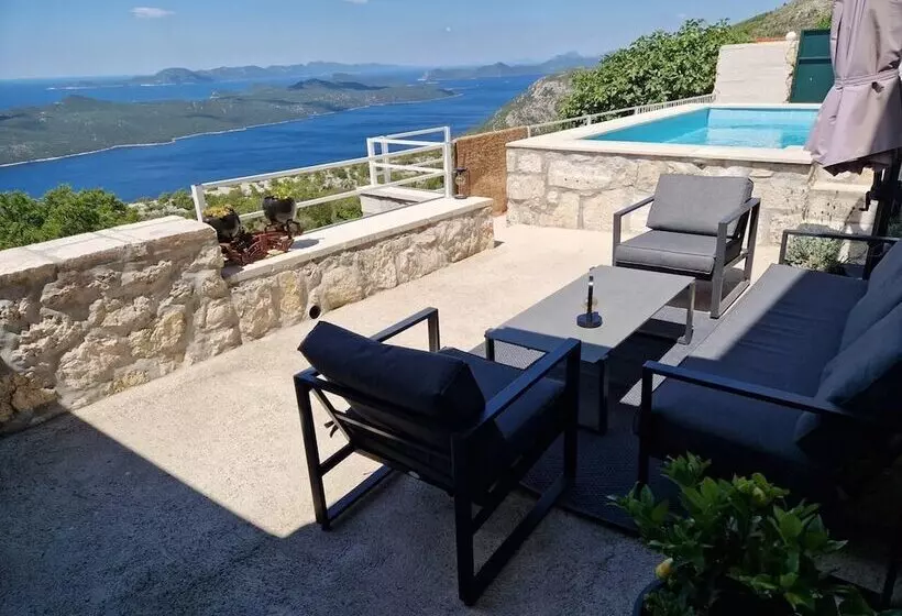 اقامتگاه Amber S Place, Cosy House With Pool And Sea Views