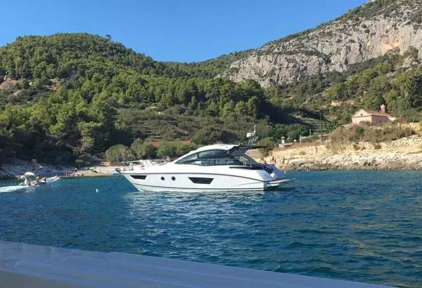 اقامتگاه Amber S Place, Cosy House With Pool And Sea Views