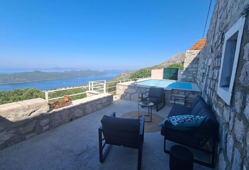 اقامتگاه Amber S Place, Cosy House With Pool And Sea Views