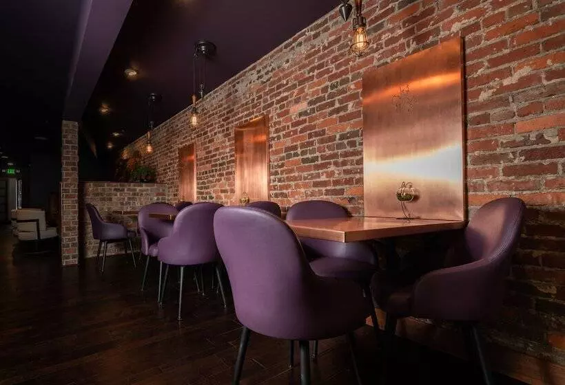 The Horton Hotel And Rooftop Lounge