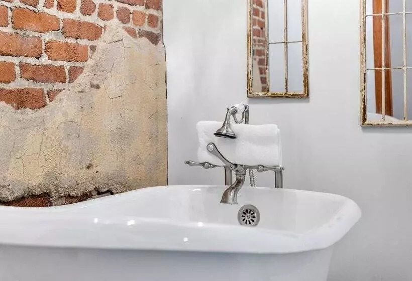 The Horton Hotel And Rooftop Lounge