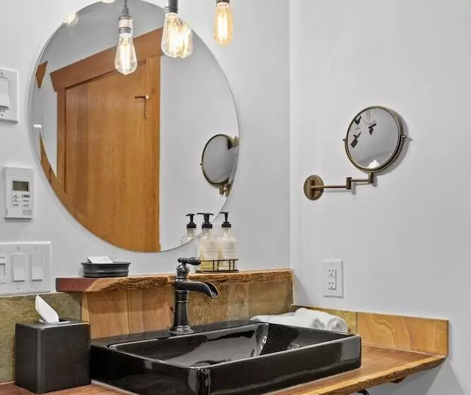 The Horton Hotel And Rooftop Lounge