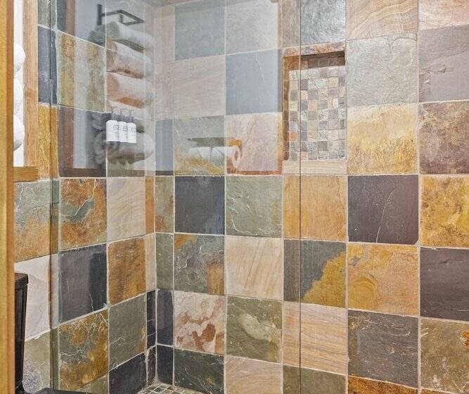 The Horton Hotel And Rooftop Lounge