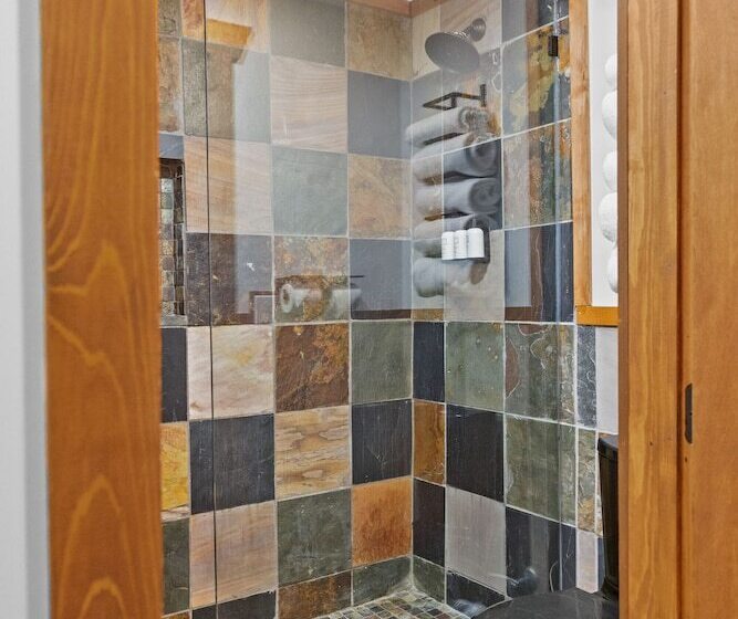 The Horton Hotel And Rooftop Lounge