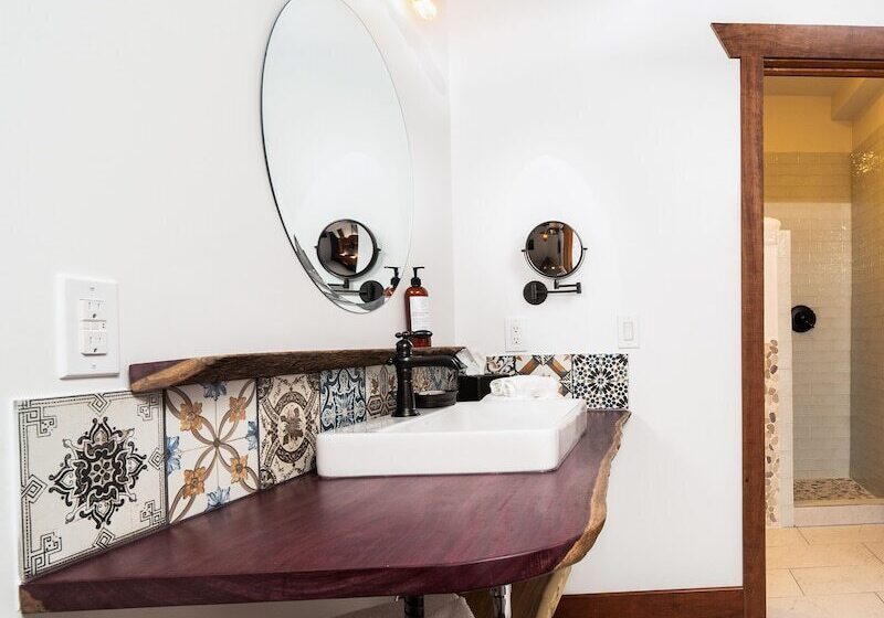 The Horton Hotel And Rooftop Lounge