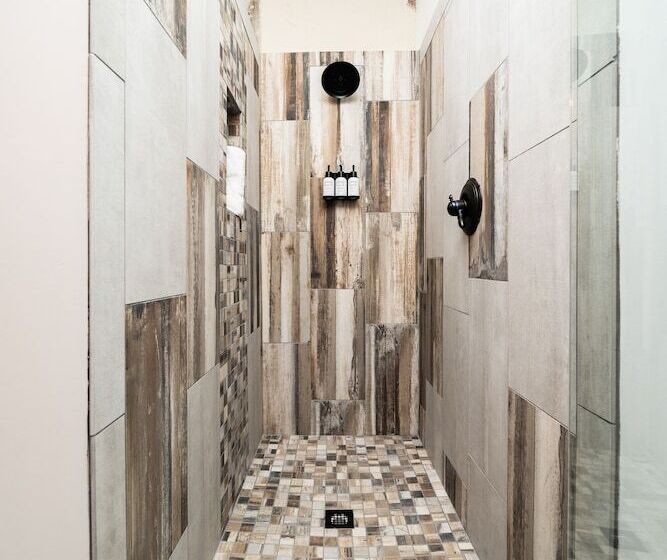 The Horton Hotel And Rooftop Lounge