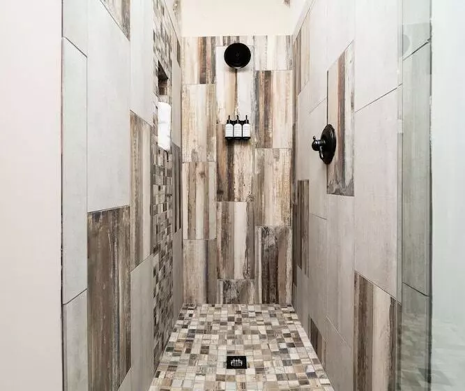 The Horton Hotel And Rooftop Lounge