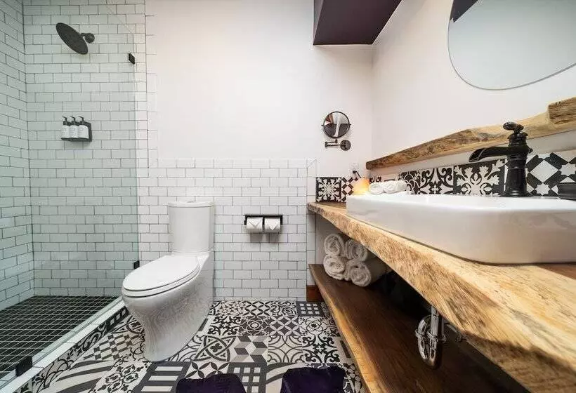 The Horton Hotel And Rooftop Lounge