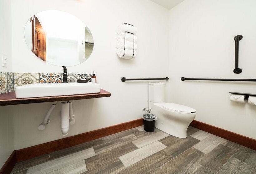 The Horton Hotel And Rooftop Lounge