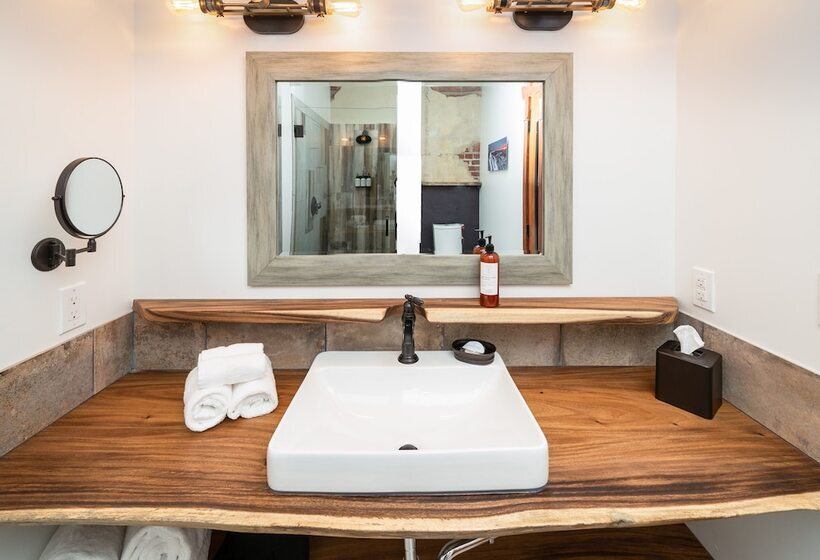 The Horton Hotel And Rooftop Lounge