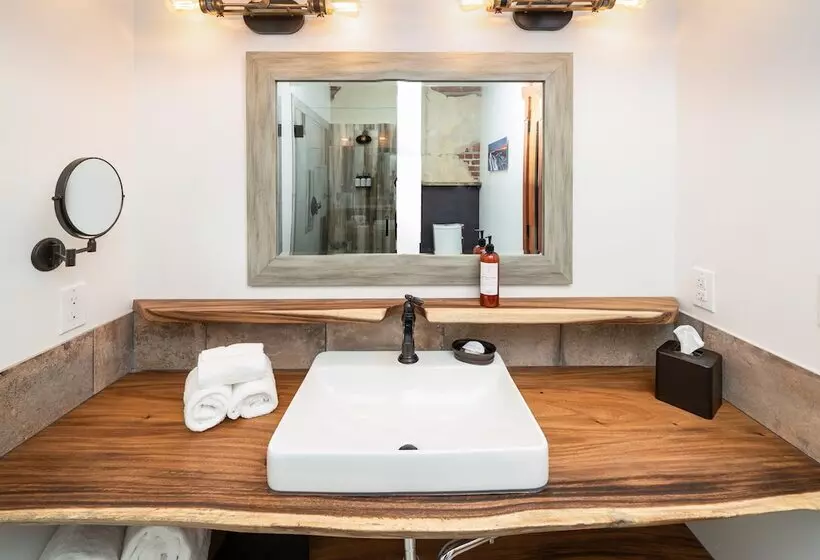 The Horton Hotel And Rooftop Lounge