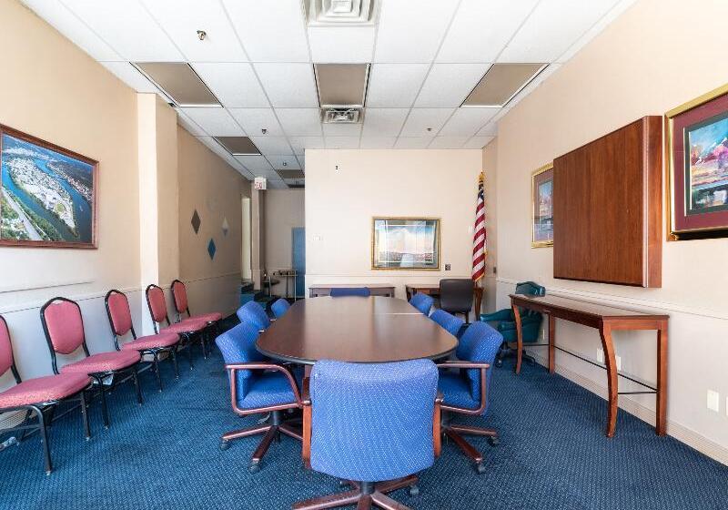 The Mclure Hotel And Conference Center