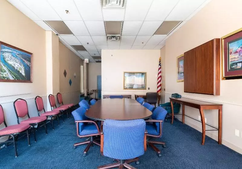 The Mclure Hotel And Conference Center