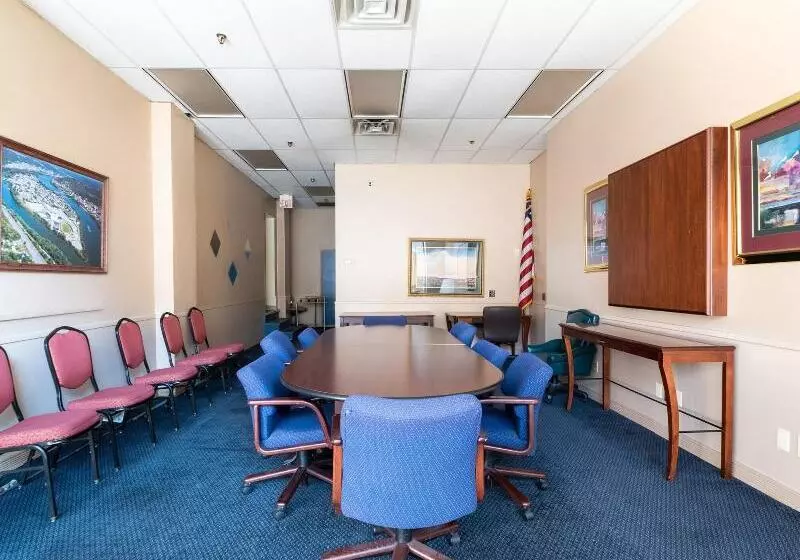 The Mclure Hotel And Conference Center