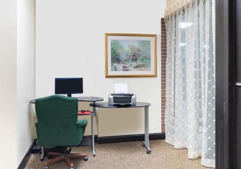 The Mclure Hotel And Conference Center