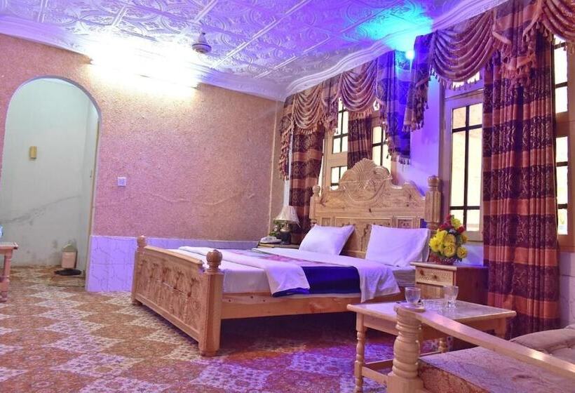 The Rose Palace Hotel & Restaurant