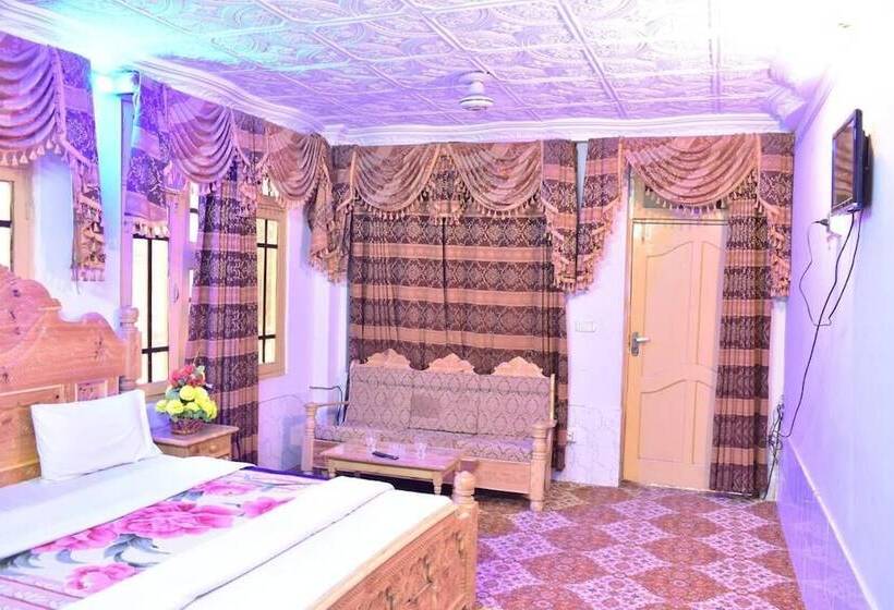 The Rose Palace Hotel & Restaurant